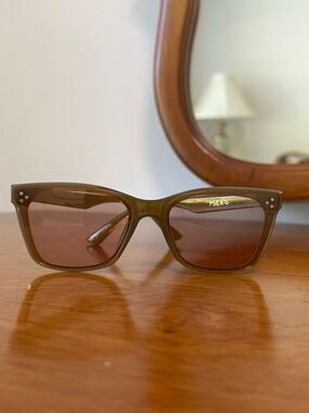 I -Sea Kiki Anthropology Opaque Olive Green Sunglasses w/UV protective lenses